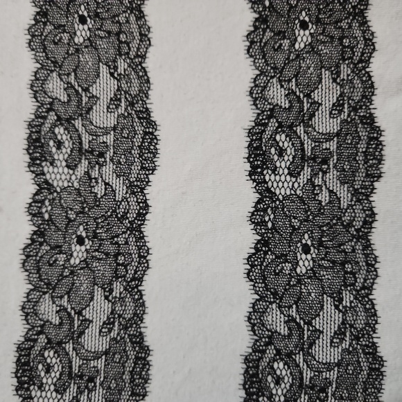 Express b&w striped scoop tee - Picture 3 of 4